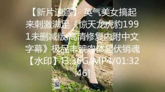 大哥的极品小娇妻真骚啊，全程露脸黑丝诱惑69舔弄大鸡巴舔弄骚逼，淫声荡语短小鸡巴强悍坚挺