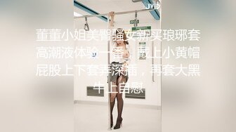   很正的人妻少妇风骚无比全程露脸制服开档黑丝诱惑，交大鸡巴满眼风骚妩媚